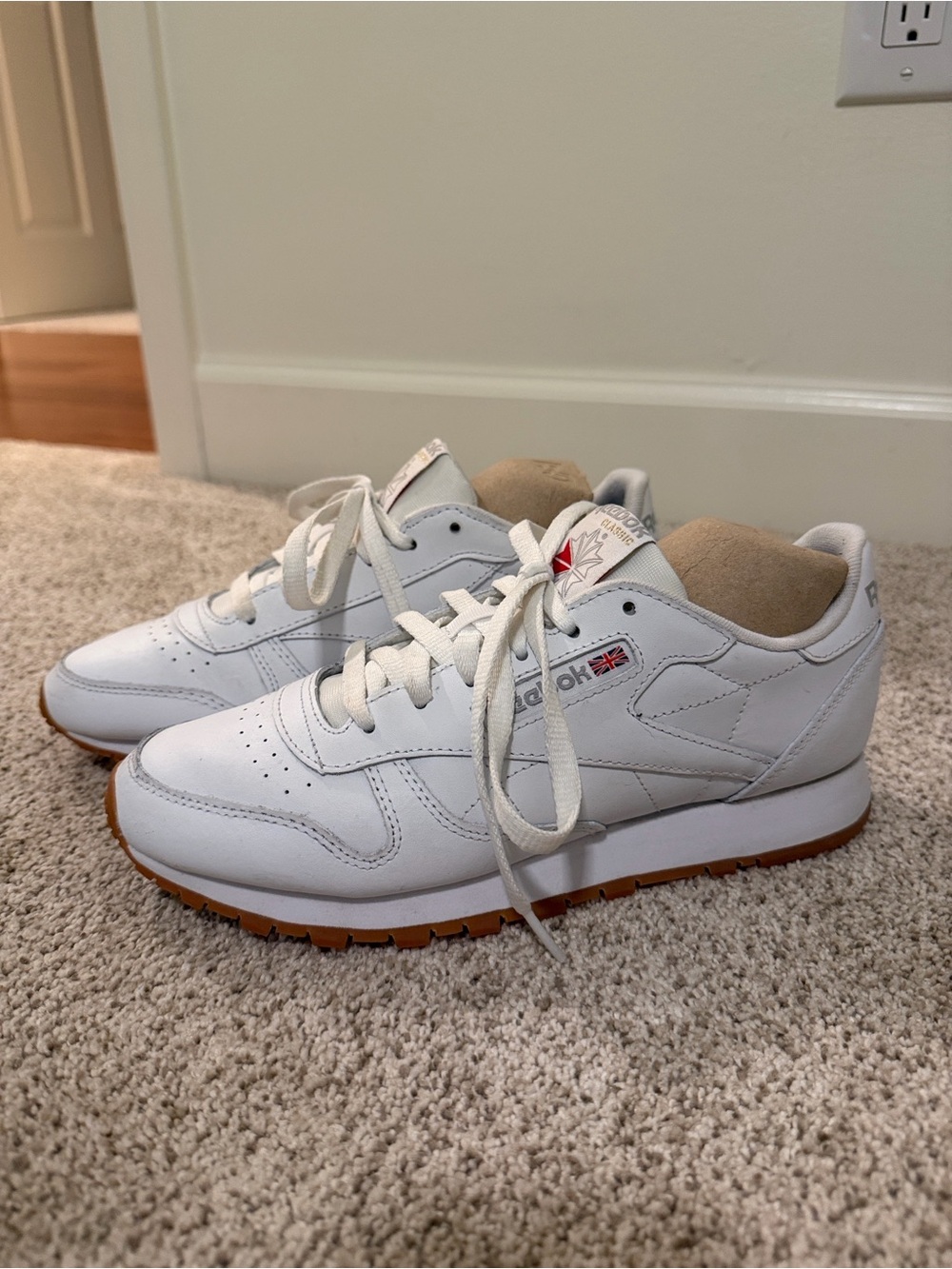 Reebok Classic‎ Leather Shoes Womens 8.5 White Gum Retro Sneakers 622GY0956